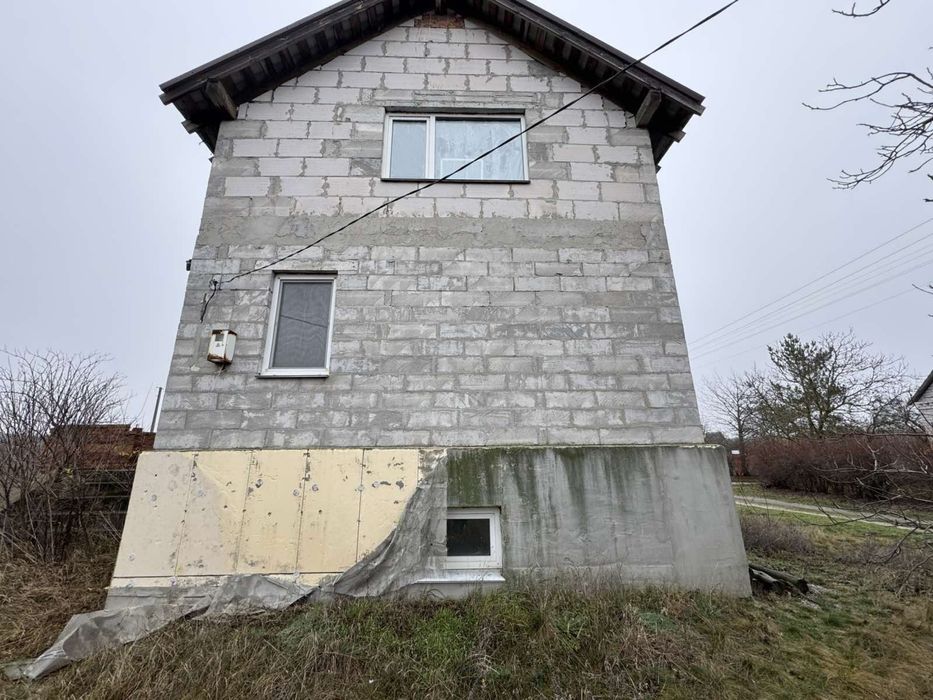 Продаж будинку біля лісу та річки