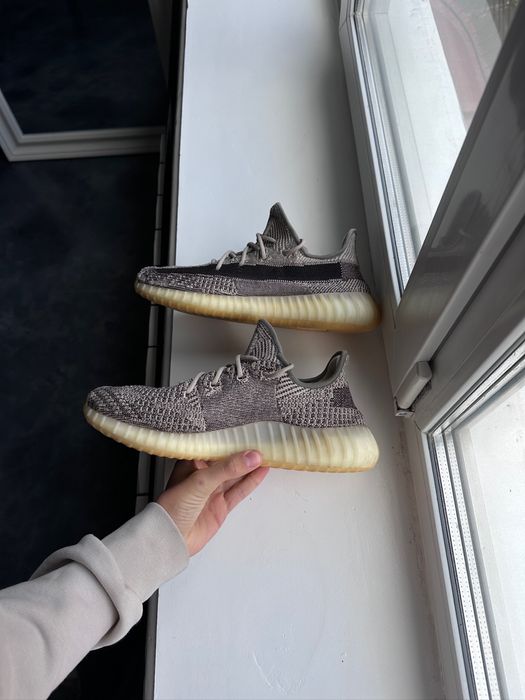 Оригінал! Adidas Yeezy Boost 350 V2 Кросівки Розмір 44 (28 см.)