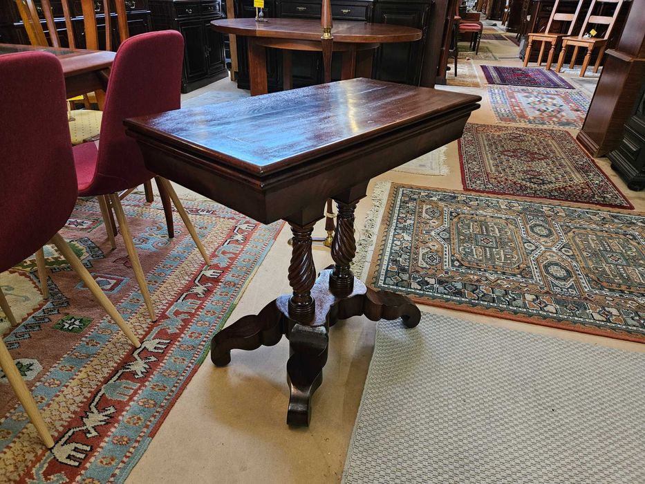 Mesa de jogo antiga totalmente restaurada