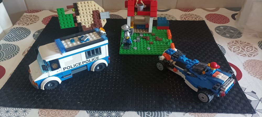 Carrinhos e peças da lego
