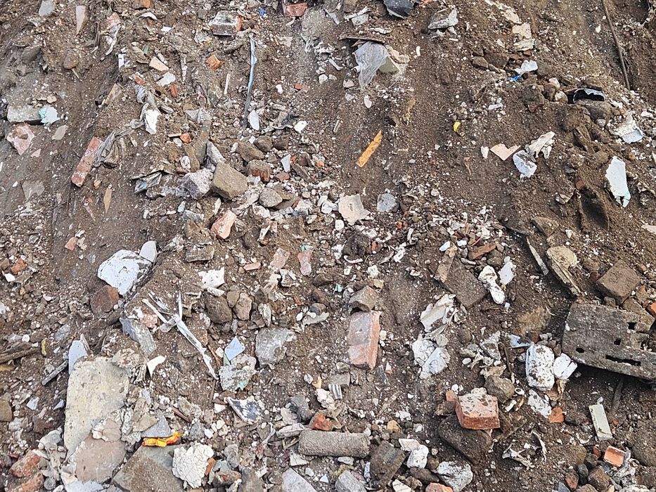 Wywóz odpadów zwałki gruzu z rozbiórki ziemi z gruzem wystawiam bdo