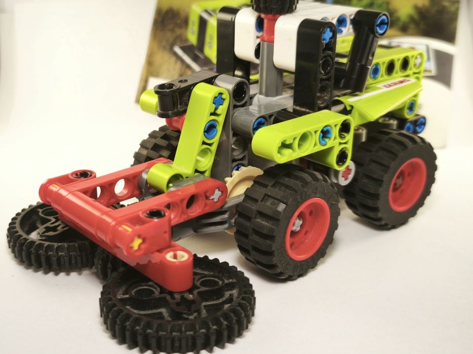 LEGO technic 42102 Claas