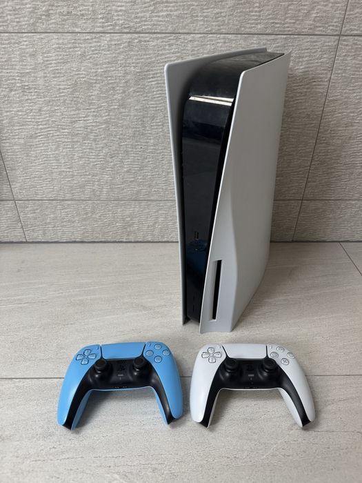 Konsola ps5 z dwoma padmi