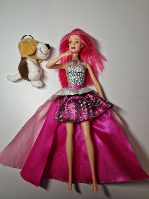 Барбі що змінює сукню,Барбі: Рок-принцеса, в подарунок брелок