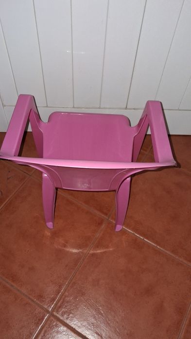 Cadeira para criança da Minnie  em plastico rosa
