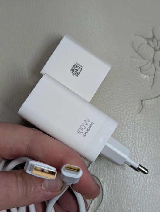 Продам НОВИЙ Швидкісний зарядний пристрій Realme 100W, OnePlus,Oppo.