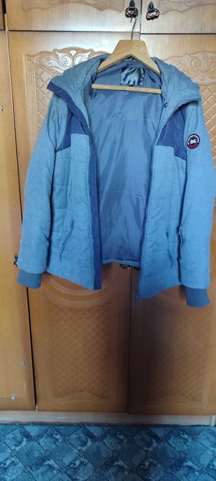 Продам чоловічу демісезонну куртку.