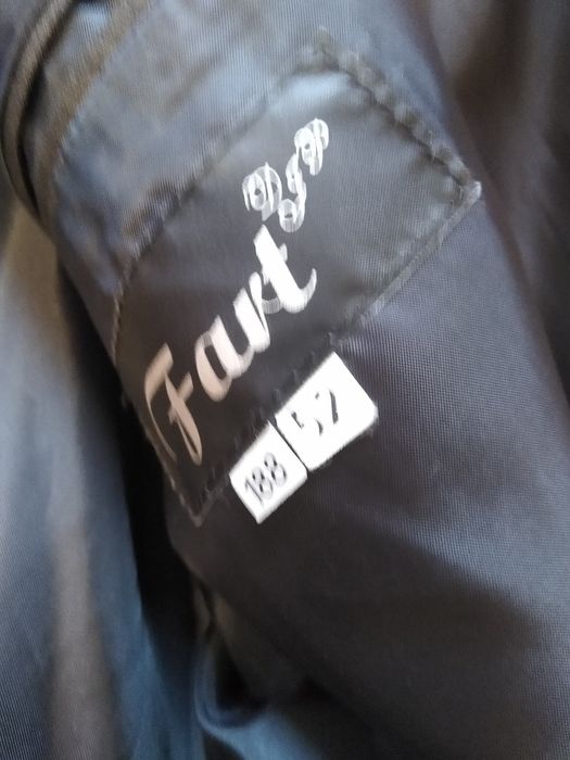 garnitur  meski  roz  52   na  188 cm  wzrostu