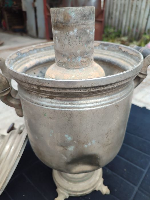 Старовинний самовар. На вугіллі.