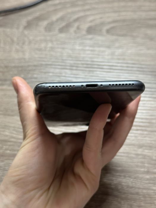 Iphone 8 plus на запчастини або відновлення