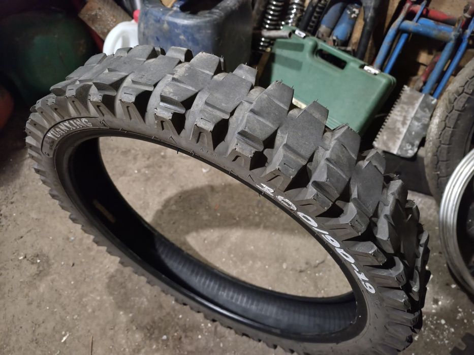 Мотошини 100/90 R19 та 3.25-18