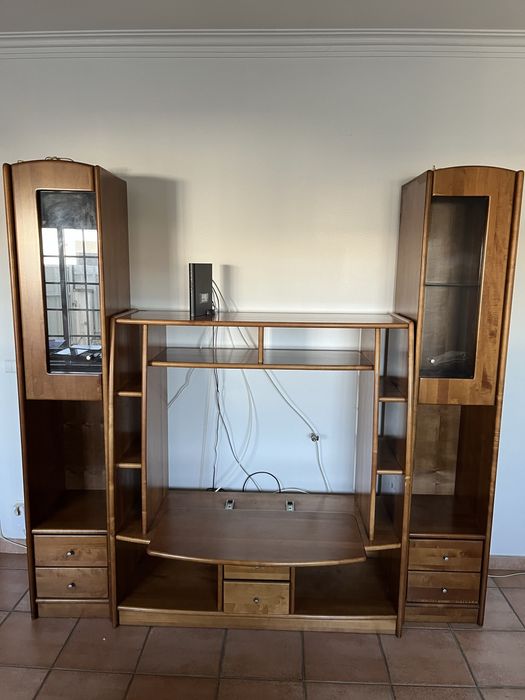 Móvel de sala em madeira maciça