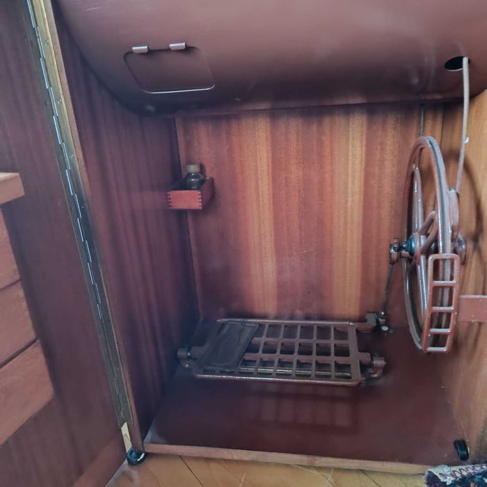 Не можна назвати швейною машинкою, це Ваш зліт в світ світової моди.