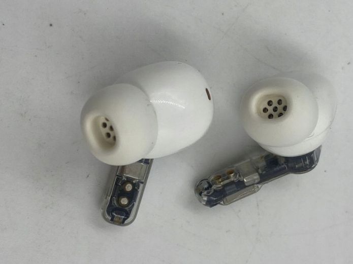 uszkodzone słuchawki bezprzewodowe dokanałowe nothing ear 2 opis