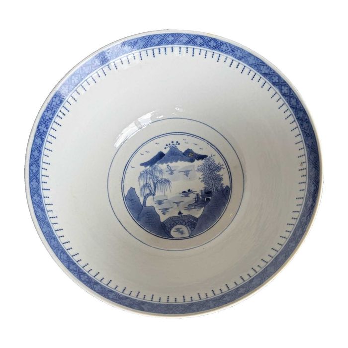 Grande taça chinesa em porcelana azul e branca, pagode de Cantão