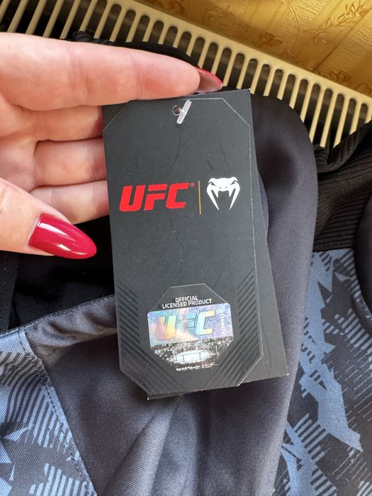 Жіноча кофта UFC на блискавці