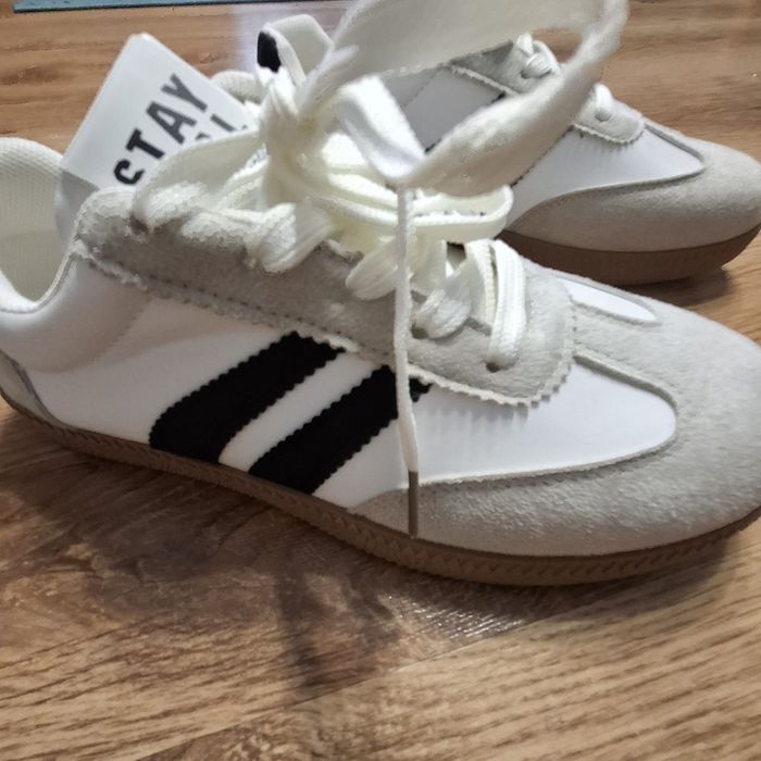 Buty sportowe damskie