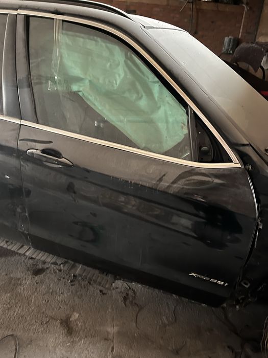 Розбираю двері бмв  ф 15 передні праві