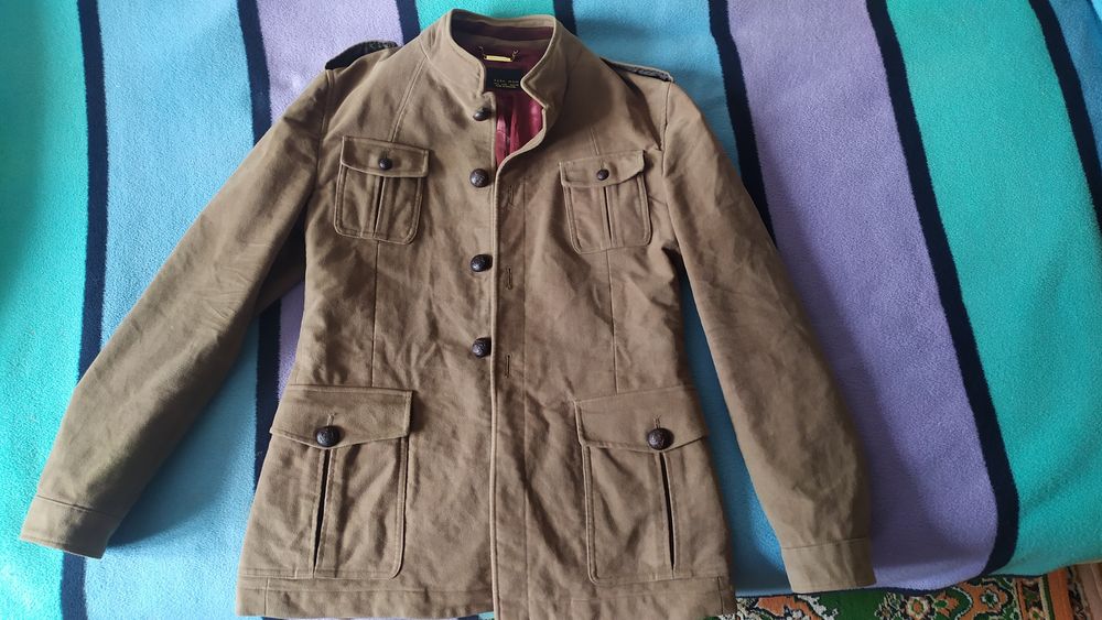 Куртка Zara          .