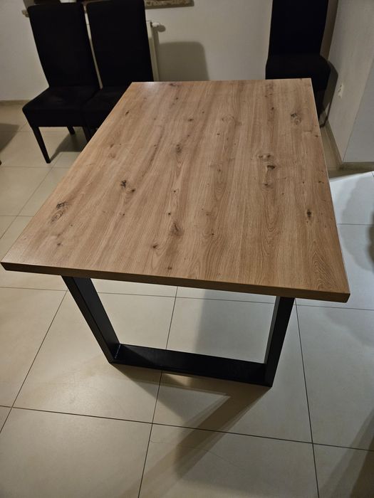 Sprzedam  stół w bdb.