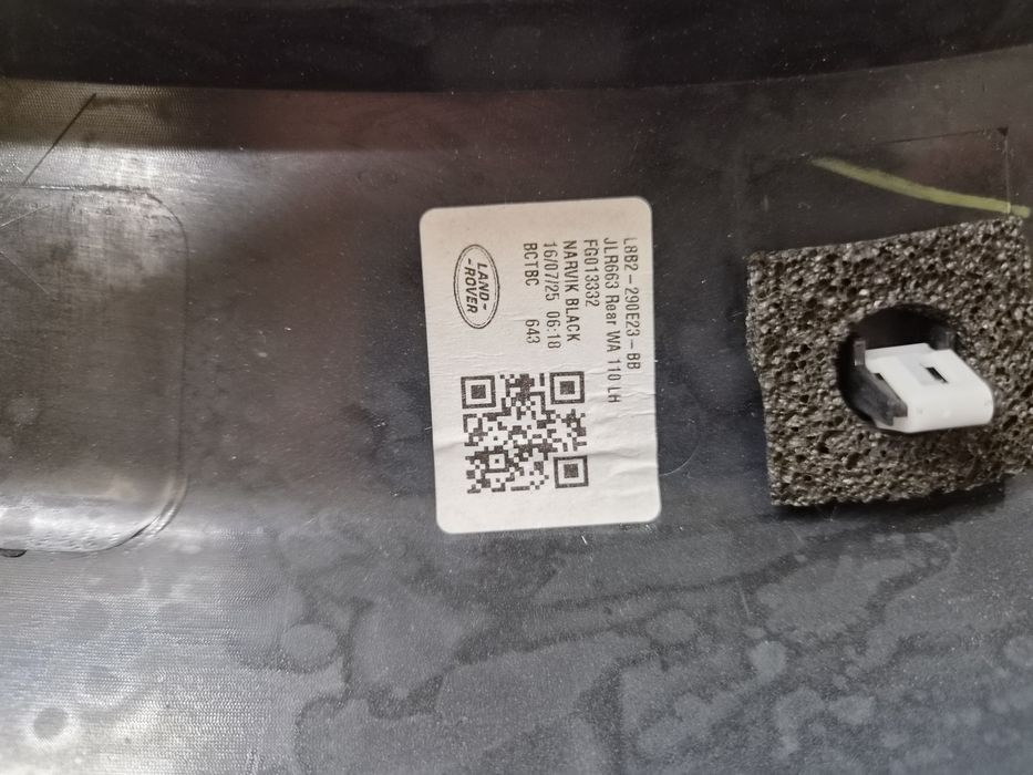 Poszerzenie błotnika nadkole tył  lewe Land Rover Defender 110 OEM
L8B2-29OE23-BB