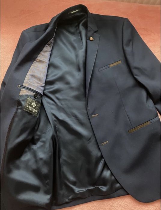 Класичний костюм