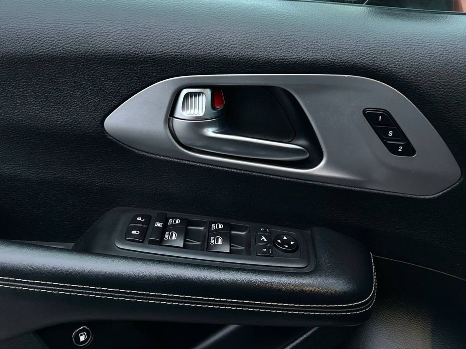 Chrysler Pacifica 2019 року, 3.6 гібрид, автомат, передній привід,233т