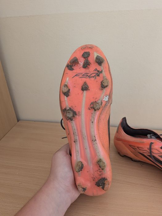 Mam na sprzedaż korki piłkarskie o rozmiarze 44 adidas f50 elite