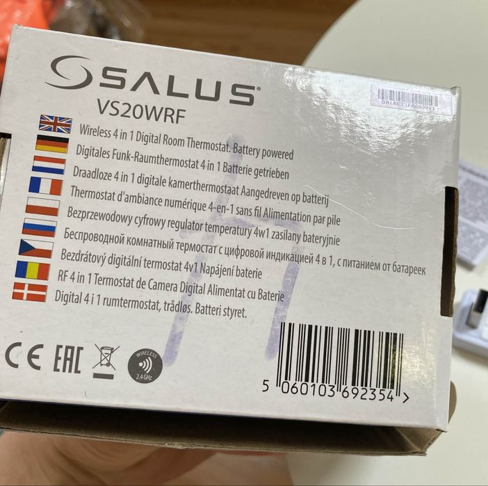 Bezprzewodowy Regulator temperatury 4w1 salus VS20WRF