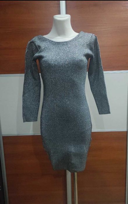 Srebrna błyszcząca sukienka mohito 38 M sweterkowa