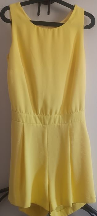 Macacão curto M 2a mão amarelo verão/primavera