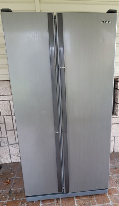 Холодильник Samsung