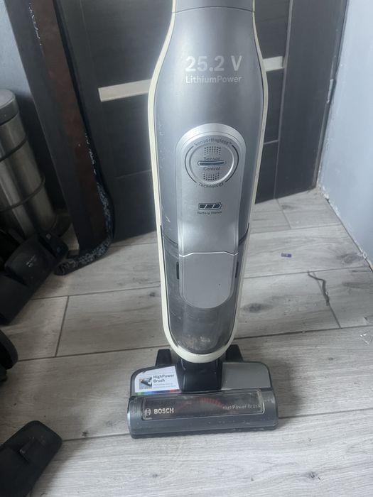 Odkurzacz bosch bezprzewodowy bezworkowy z turbo szczotka