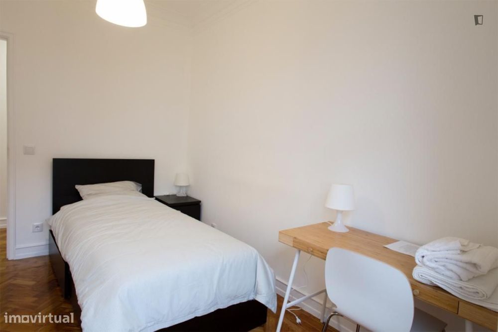 Quarto - localizado em Santa Apolónia Lisbon