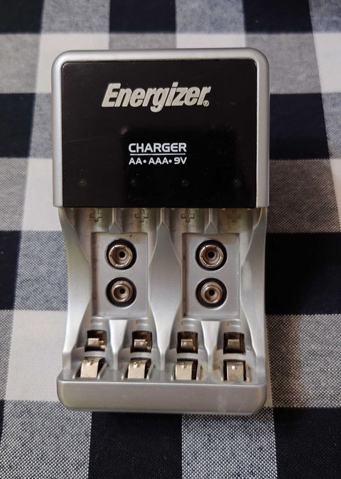 2 ładowarki AA/AAA/9V +aku. Varta-+ tester