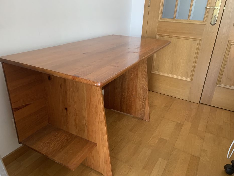 Secretária em madeira maciça