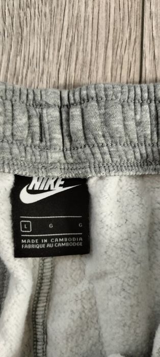 продам чоловічі спортивні штани Nike 
в хорошому стані 
розмір L