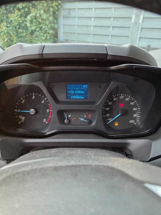 Ambulans Ford Custom 2,2 d 125km cena do negocjacji