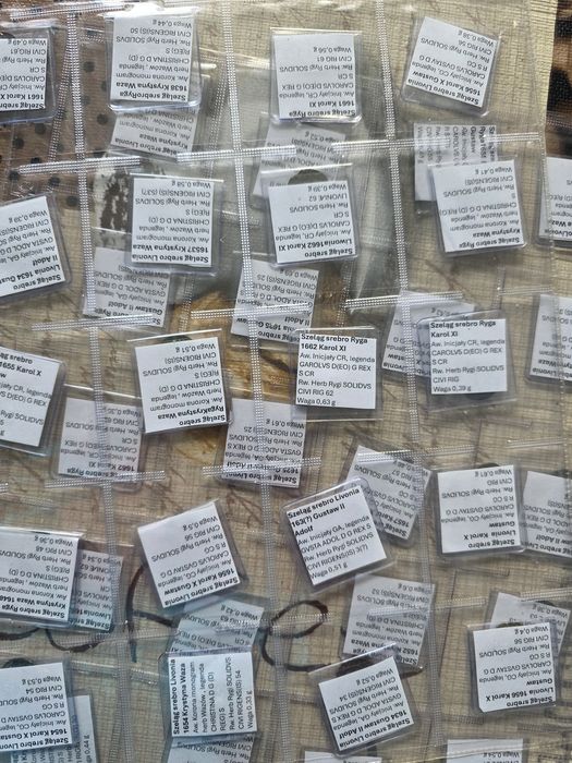 8 klaserów   banknotów  i bilonu pus srebrne