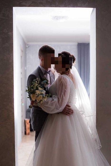 Стильна весільня сукня