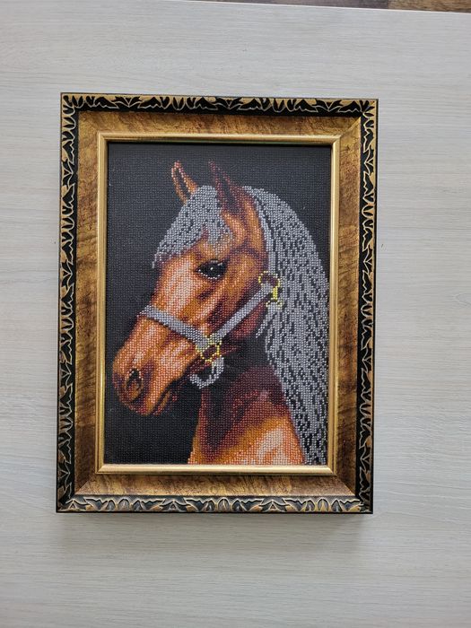 Картина вишита з бісеру " Кінь ".