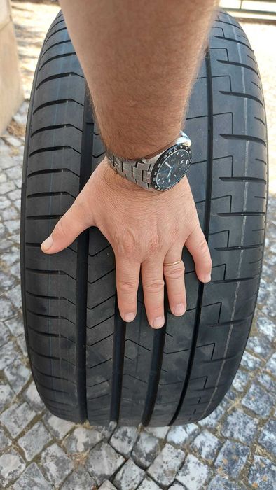 Pneus Pirelli 285/45 R20 112 W / jantes á parte