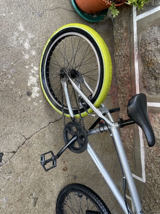 vendo bmx e uma bike de truques