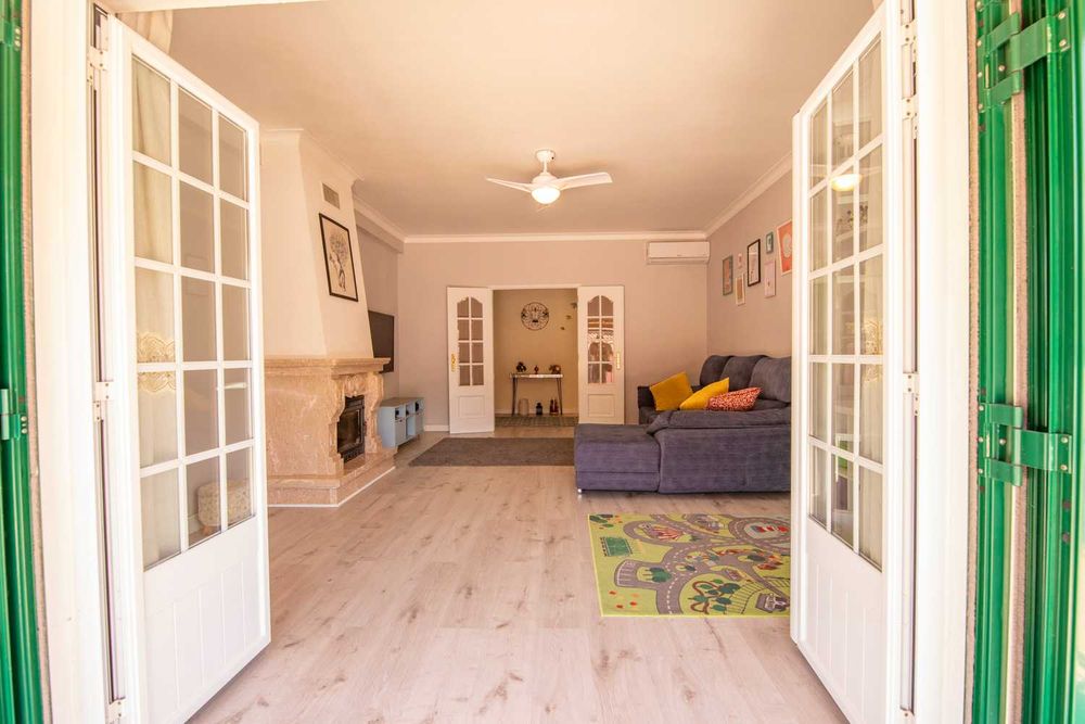 Moradia com anexo em Vila Nogueira de Azeitão