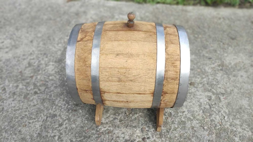 Бочка дубова для напоїв б\в