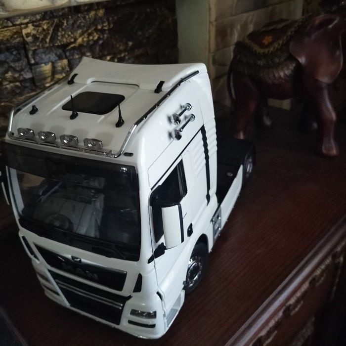 Модель 1/18 тягачи Man