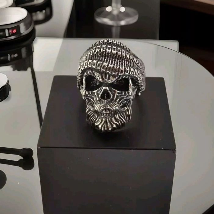 Печатка серебряная череп