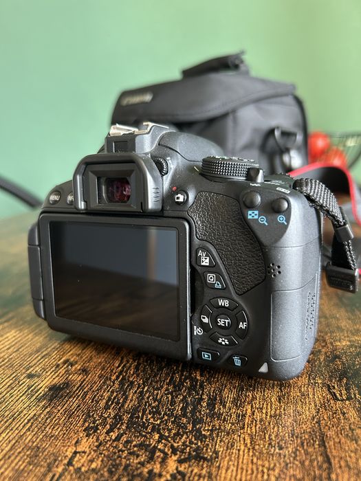 Aparat lustrzanka Canon EOS 700D