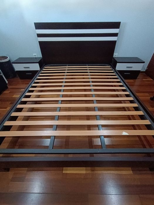 Cómoda e cama de casal