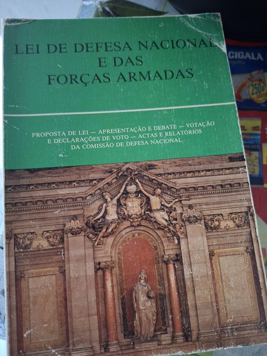 Livros de Direito e Constituições a 5 euros cada